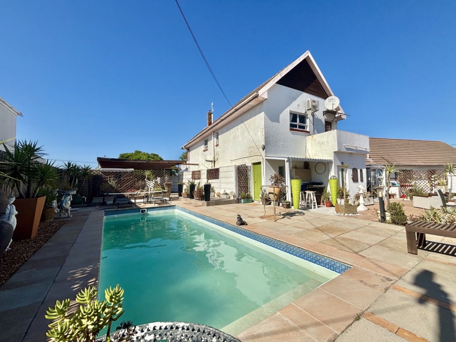 5 Bedroom Property for Sale in Flamingo Vlei Western Cape